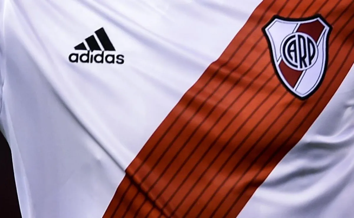 River saldrá a la cancha portando el manto sagrado titular