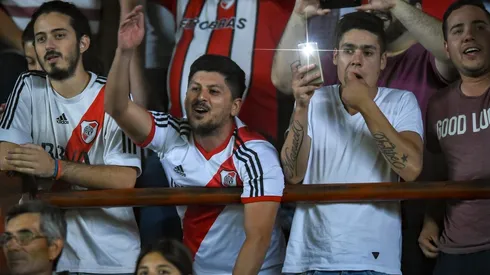 Los hinchas de River ya comenzaron a acercarse al Cementerio de los Elefantes.