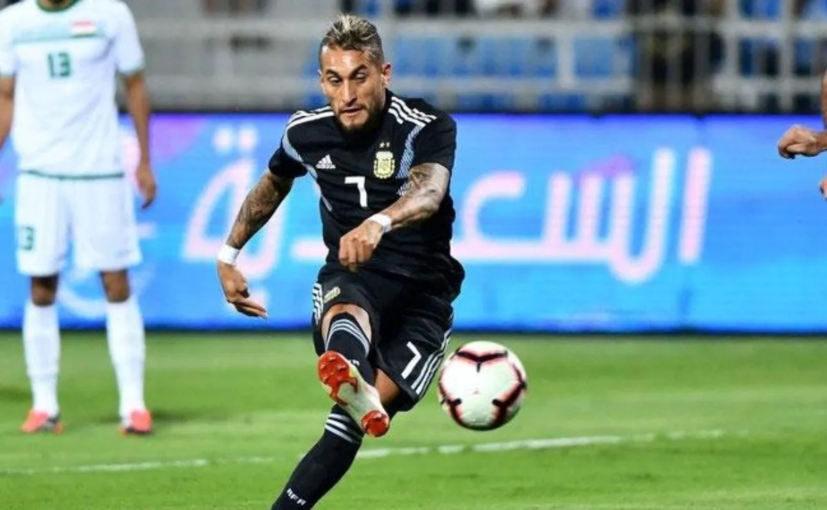 Luego de once encuentros con la selección, Roberto marcó su primer gol en Argentina.