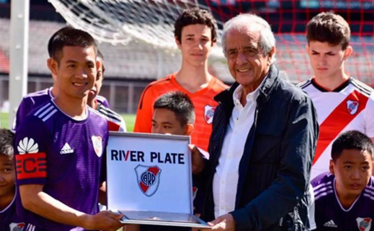 RIVER DA EL EJEMPLO. Los niños tailandeses vivieron una experiencia única en el Monumental.