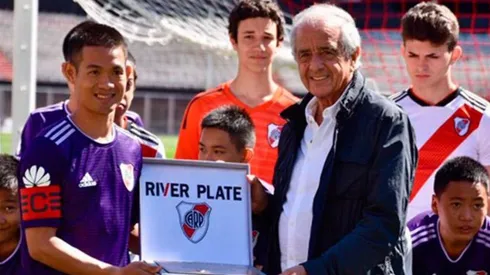 RIVER DA EL EJEMPLO. Los niños tailandeses vivieron una experiencia única en el Monumental.