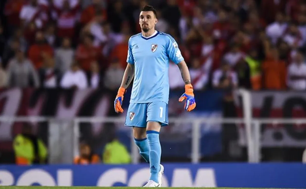 Armani llamó a Meza para ofrecerle disculpas tras el partido, y las mismas fueron aceptadas.