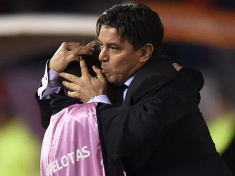 El emocionante abrazo entre Gallardo y su hijo Matías