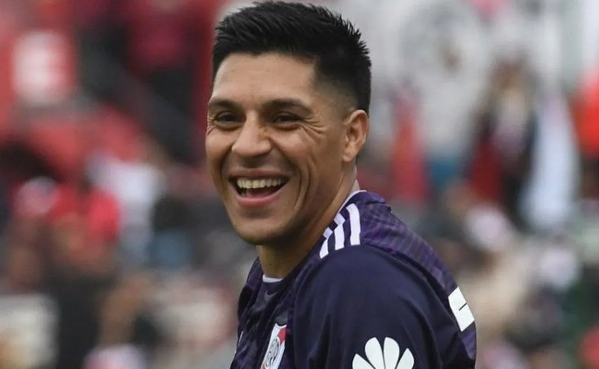 COMO LOCO. Enzo Pérez vibró a la par de la hinchada de River durante el partido ante Independiente.