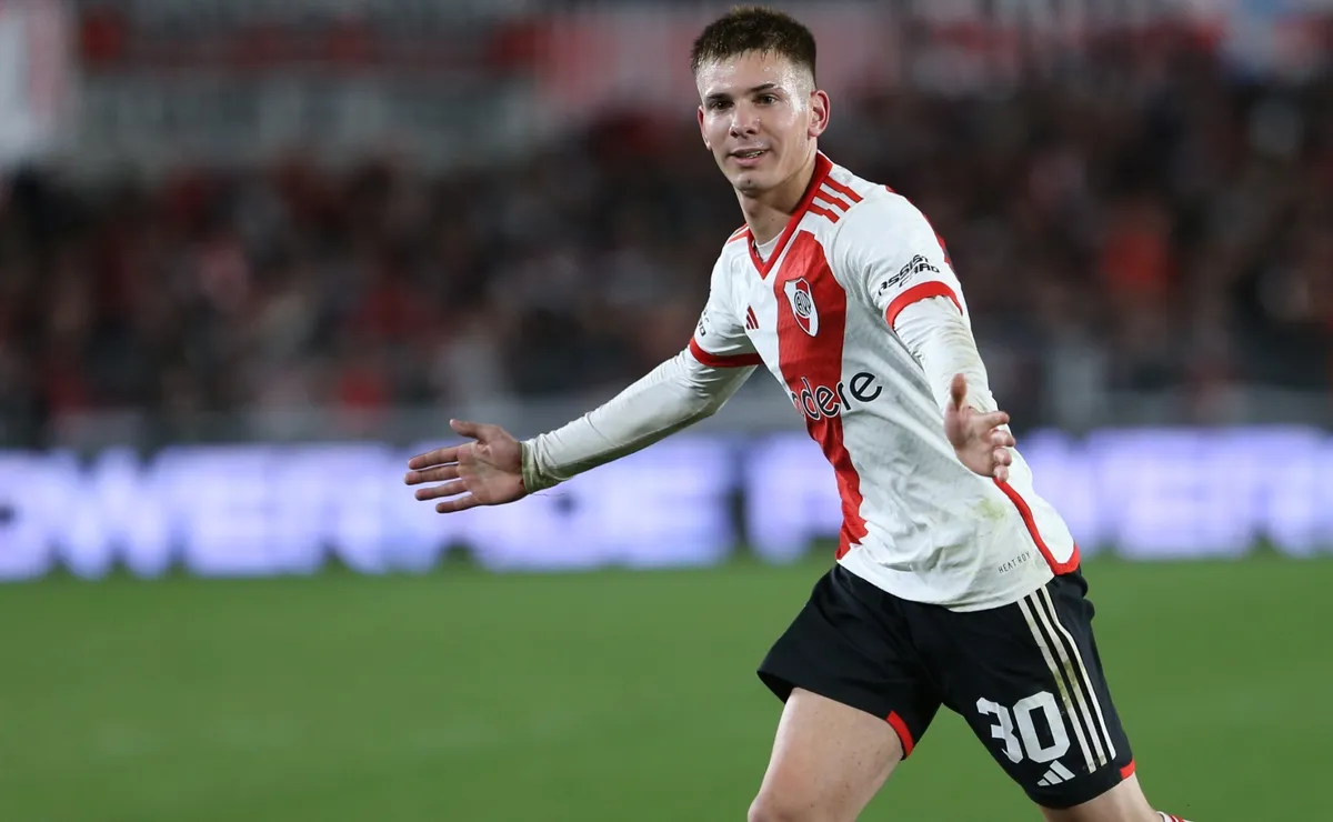Mastantuono celebra un tanto de River.