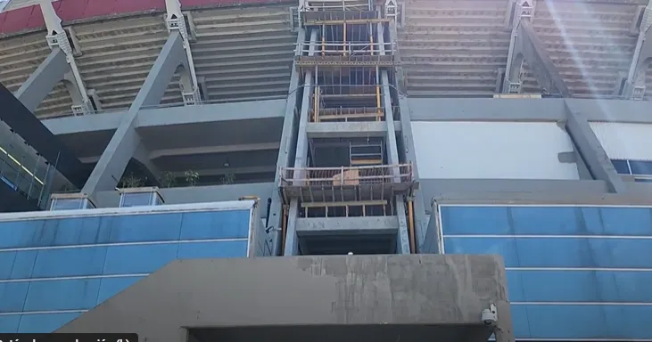 Unión de las tribunas San Martín/Centenario.