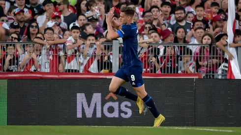 BUENOS AIRES, ARGENTINA - SEPTEMBER 29: Federico Girotti of Talleres celebrates after scoring the team´s first goal during a Liga Profesional 2024 match between River Plate and Talleres at Estadio Mas Monumental Antonio Vespucio Liberti on September 29, 2024 in Buenos Aires, Argentina. (Photo by Marcelo Endelli/Getty Images)