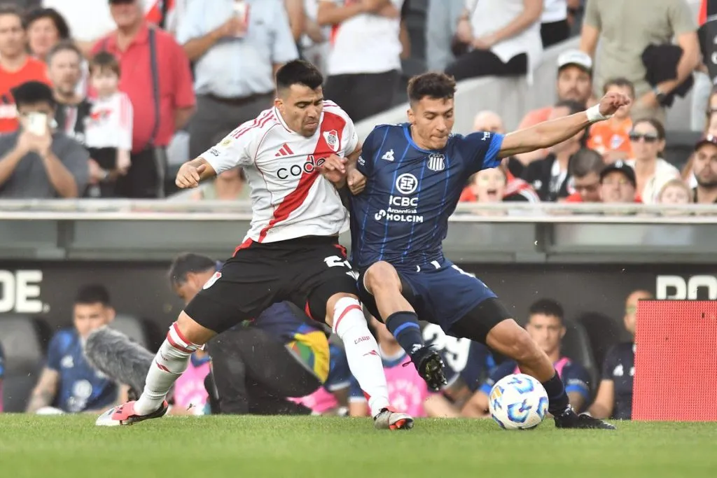 Marcos Acuña disputando una pelota. (Foto: Prensa River)