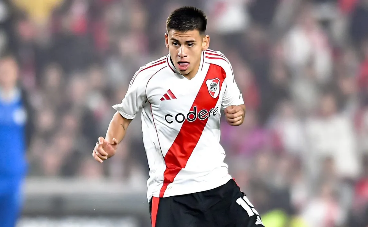 River vs. Vélez en vivo con relatos de Lito Costa Febre.