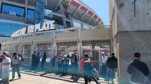 Amenaza de bomba en River. Alumnos, empleados y turistas debieron ser evacuados este viernes 27 de septiembre tras un llamado preocupante al Colegio del club (FOTO: Nadir Ghazal).