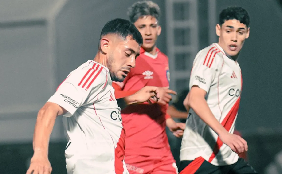 Duro golpe: la Reserva de River perdió el invicto y a una de sus figuras por roja directa