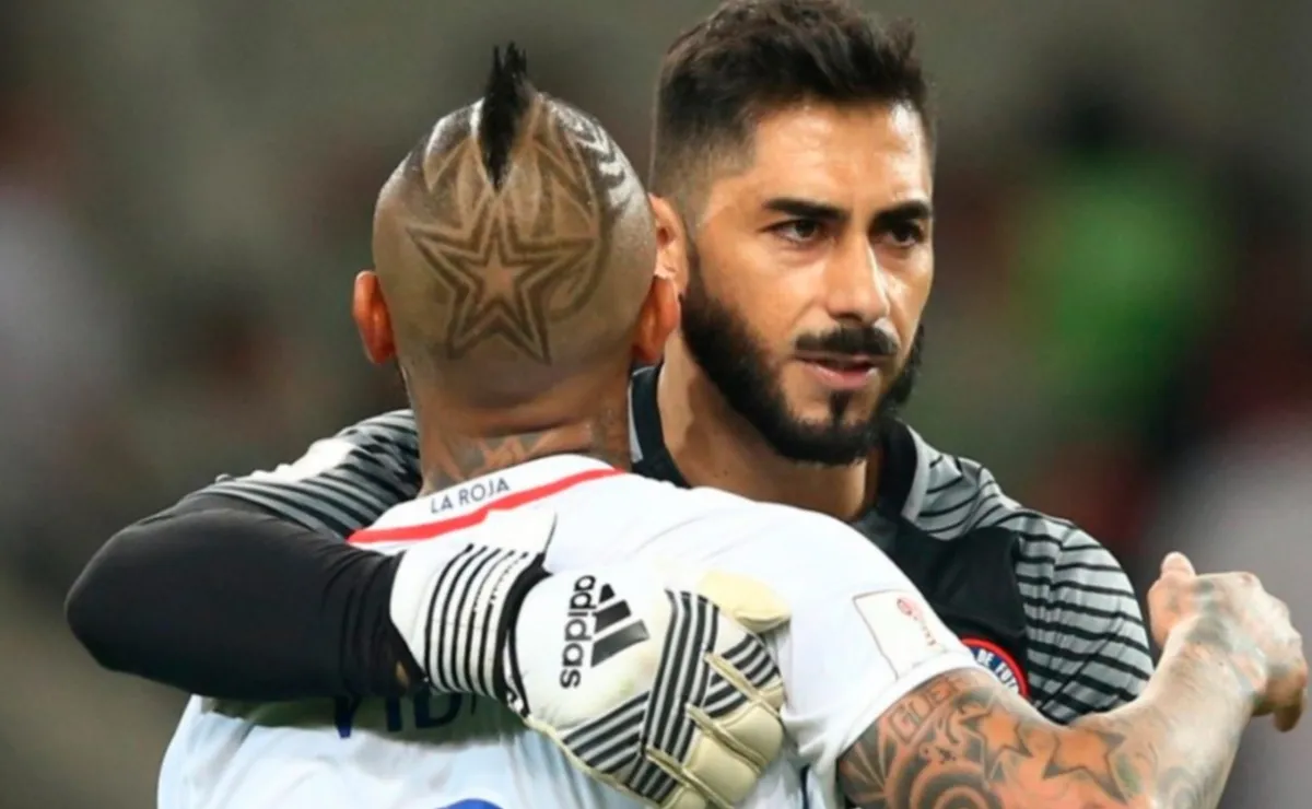 Johnny Herrera vs Arturo Vidal.