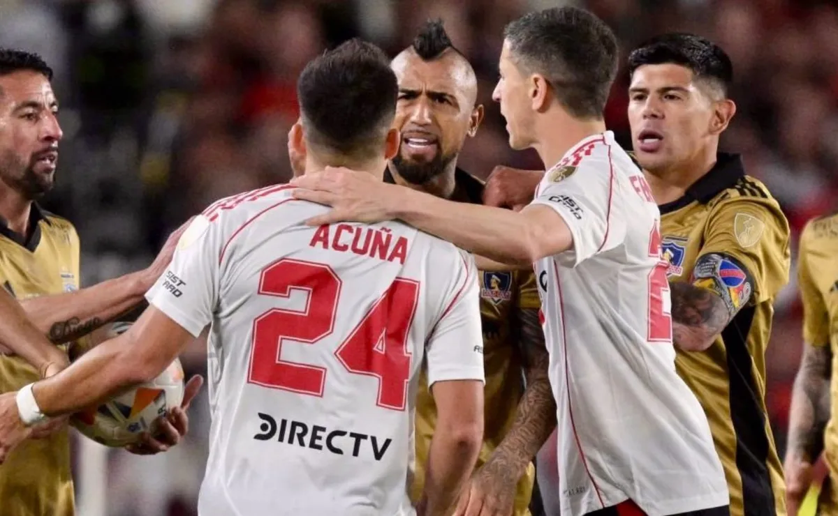 Marcos Acuña vs Arturo Vidal en River vs Colo Colo por la Copa Libertadores 2024.