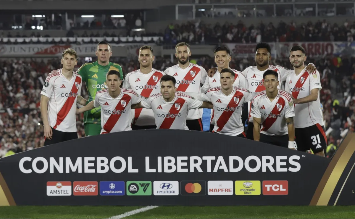 Los once titulares de River en el Monumental.