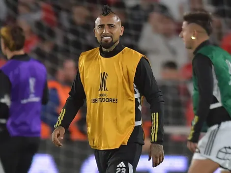 El recibimiento hostil del Monumental para Arturo Vidal y el gesto del chileno a los hinchas