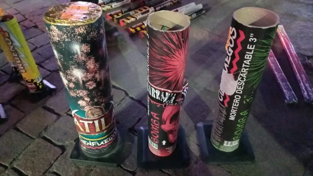 Parte de la pirotecnia que se le secuestró a los hinchas de Colo Colo.