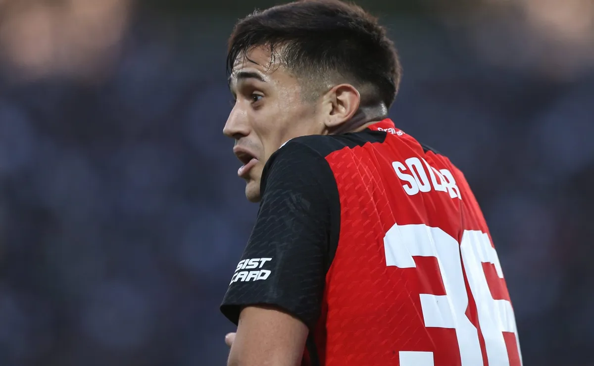 Pablo Solari no logra meterse en el equipo.
