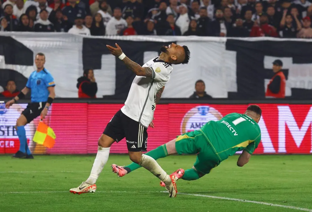 Vidal calentó la previa de la vuelta de Copa Libertadores entre River y Colo Colo. (Getty Images)