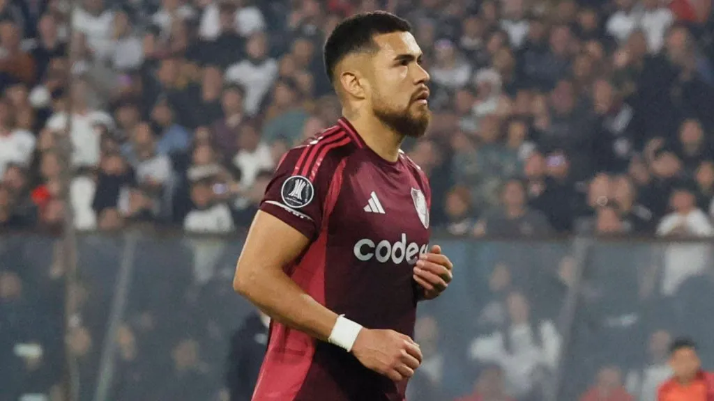 El chileno llega al Superclásico resistido por una parte de los hinchas.