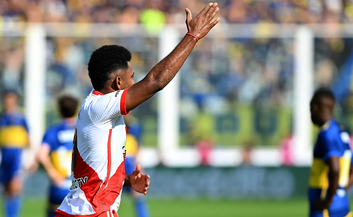 Miguel Borja festejando un gol ante Boca.