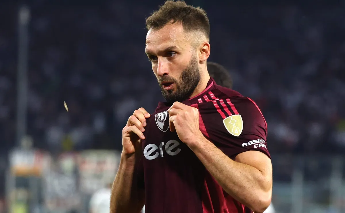 El emotivo gesto de Germán Pezzella en la cancha de Platense tras el empate de River