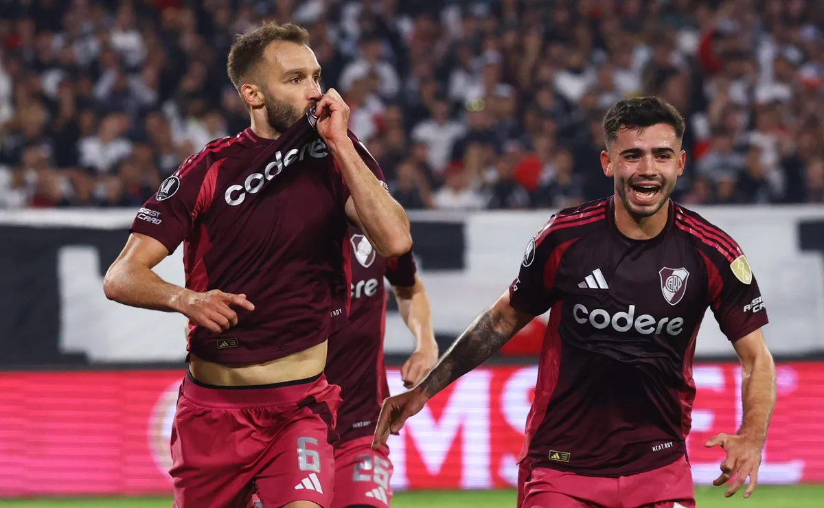 Germán Pezzella adelantó a River en Chile y marcó su primer gol desde su regreso.