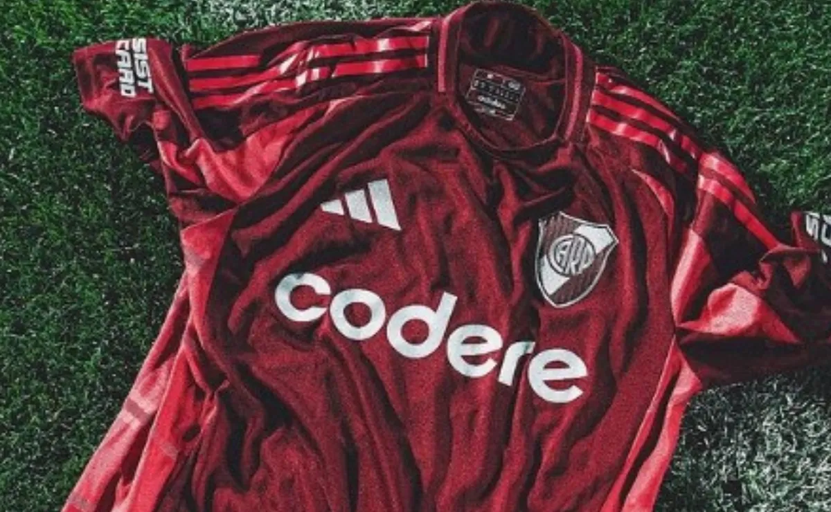 La nueva camiseta alternativa de River 2024/25.