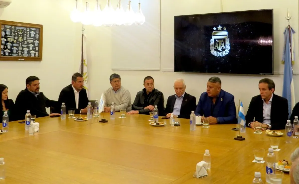 Claudio Tapia y la AFA extienden el cierre del mercado de pases.
