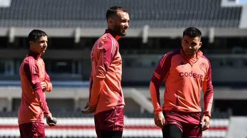 Pezzella, entrenando con la nueva indumentaria. Foto: Prensa River.