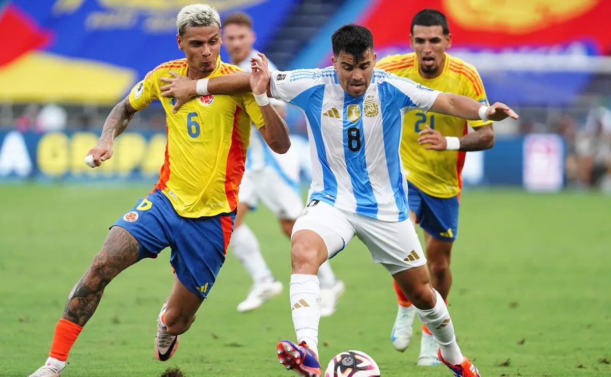 Argentina perdió ante Colombia por 2-1 en Barranquilla.