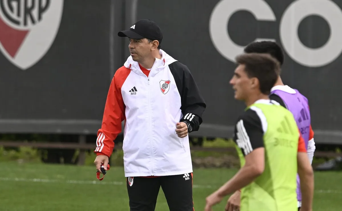 Gallardo piensa el once de River. Foto: LPM / Diego Haliasz.