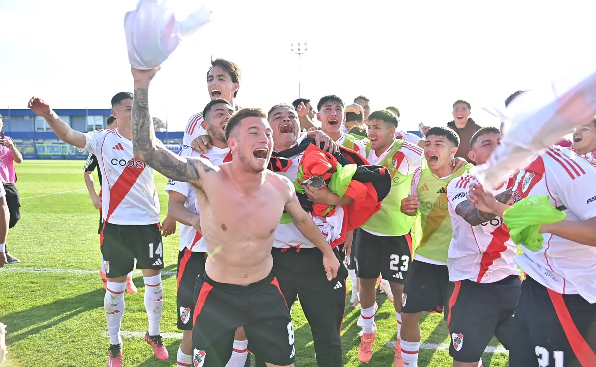 El festejo de la Reserva de River tras ganar el Superclásico.