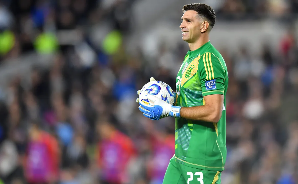 Dibu Martínez viene de lograr una nueva valla invicta en la victoria por 3-0 ante Chile en la fecha 7 de las Eliminatorias Sudamericanas.