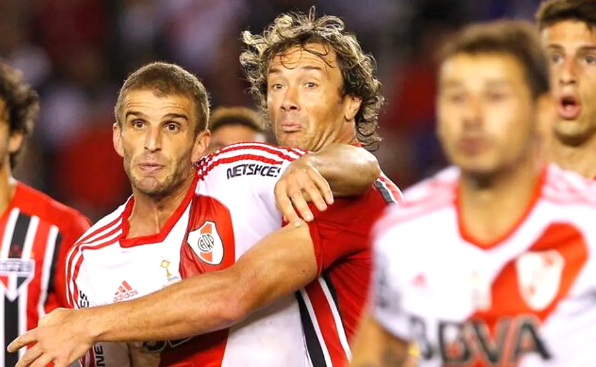 Lugano jugando contra River en el Monumental