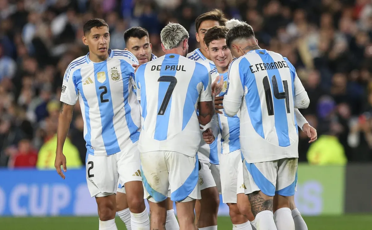 Argentina derrotó a Chile por 3-0 en El Monumental.