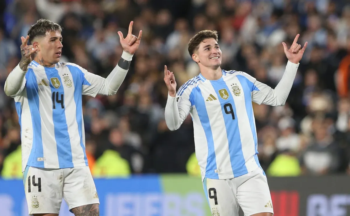 Julián Álvarez y Enzo Fernández serán titulares ante Colombia.
