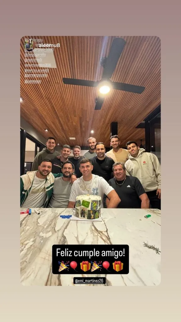 Dibu Martínez celebró su cumpleaños 32 con los jugadores de River Germán Pezzella y Marcos Acuña (FOTO: INSTAGRAM: @emi_martinez26).