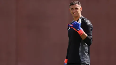 Dibu Martínez celebró su cumpleaños 32 con los jugadores de River Germán Pezzella y Marcos Acuña (FOTO: INSTAGRAM: @emi_martinez26).