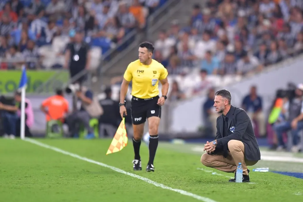 Demichelis, atento ante la actuación de sus dirigidos frente a Toluca. (Foto: Getty).