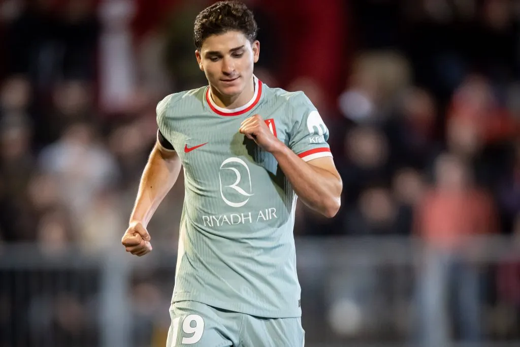 Doblete de Julián para el triunfo y clasificación del Atlético de Madrid.