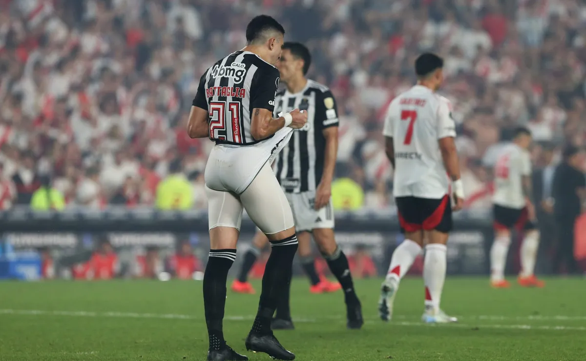 El jugador de Atlético Mineiro que felicitó a River.