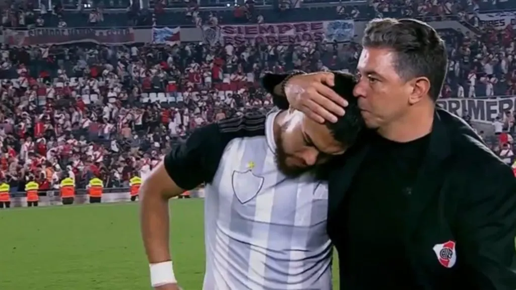 El abrazo de Marcelo Gallardo a Paulo Díaz