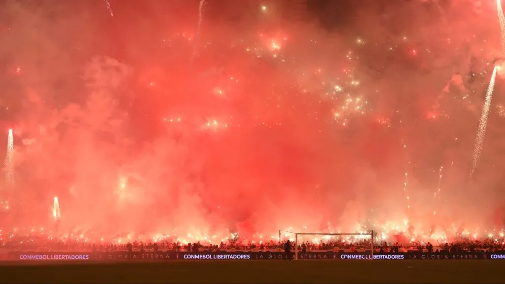 Los hinchas, los únicos que estuvieron a la altura en la serie ante Mineiro.
