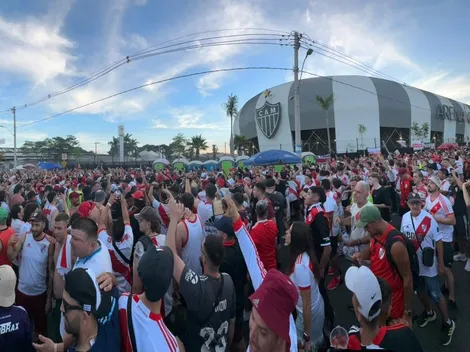 Una fiesta: la previa de los hinchas de River en los ingresos al Arena MRV