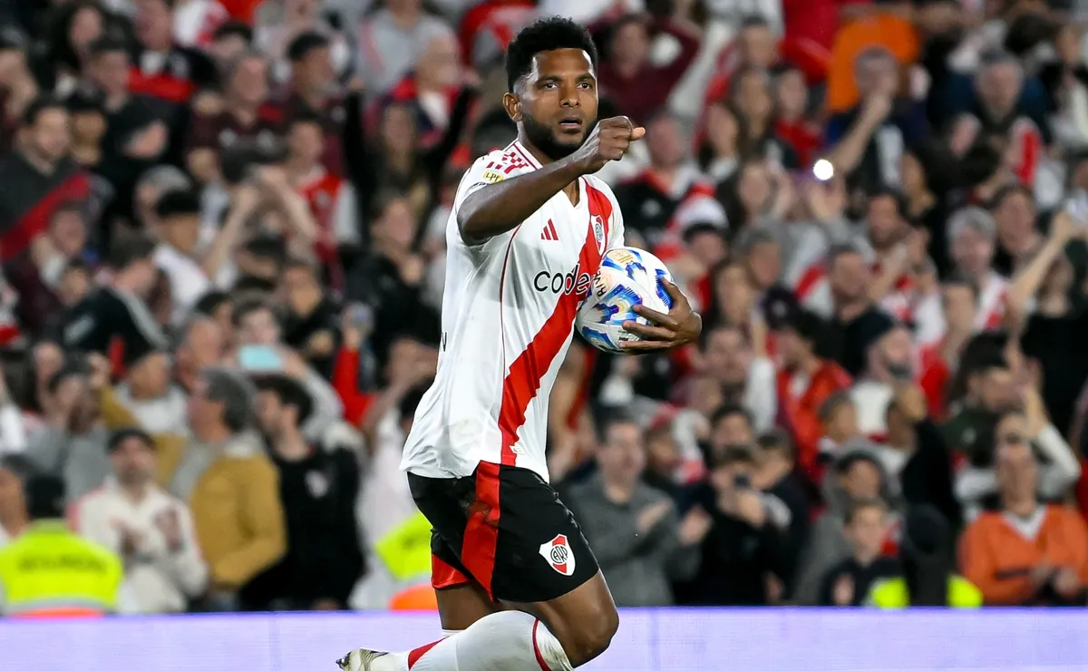 Miguel Borja, la llave del gol para River ante Barracas.