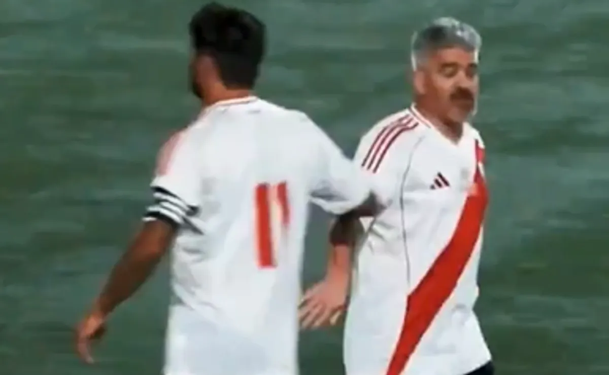 Ariel Ortega y el Chori Domínguez en el Senior de River.