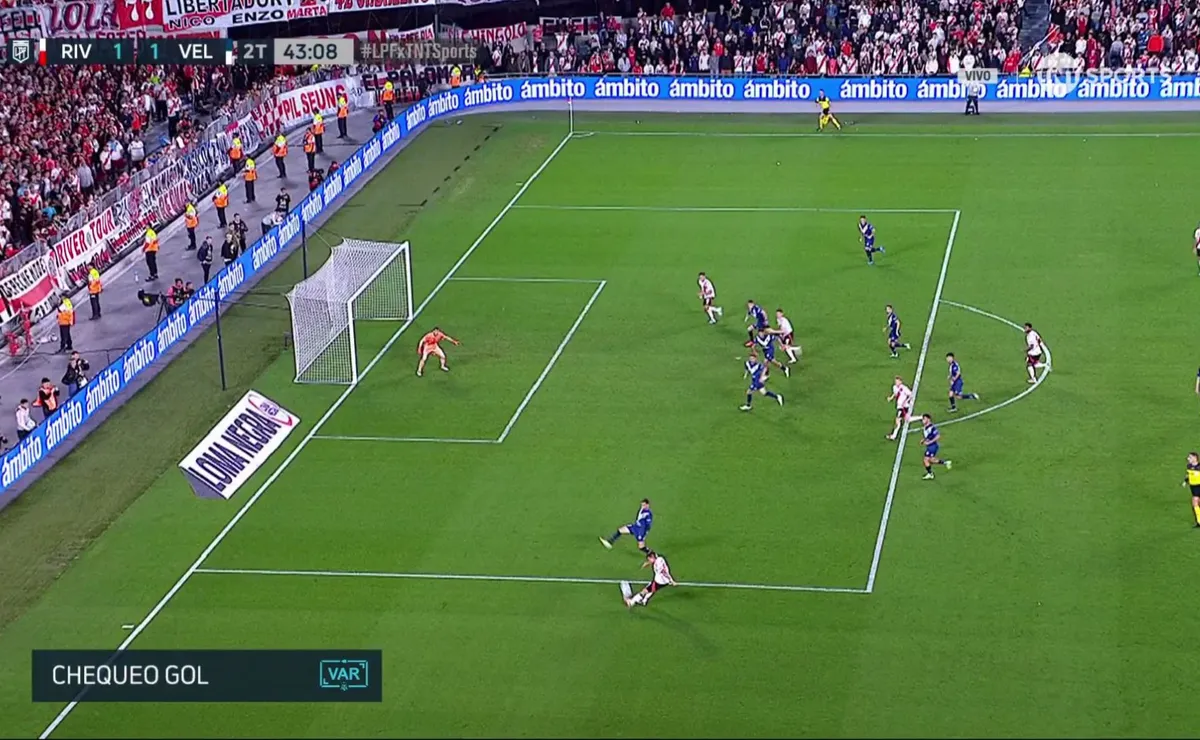 El VAR le anuló el gol de la victoria a River.