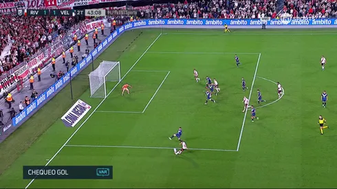 El VAR le anuló el gol de la victoria a River.