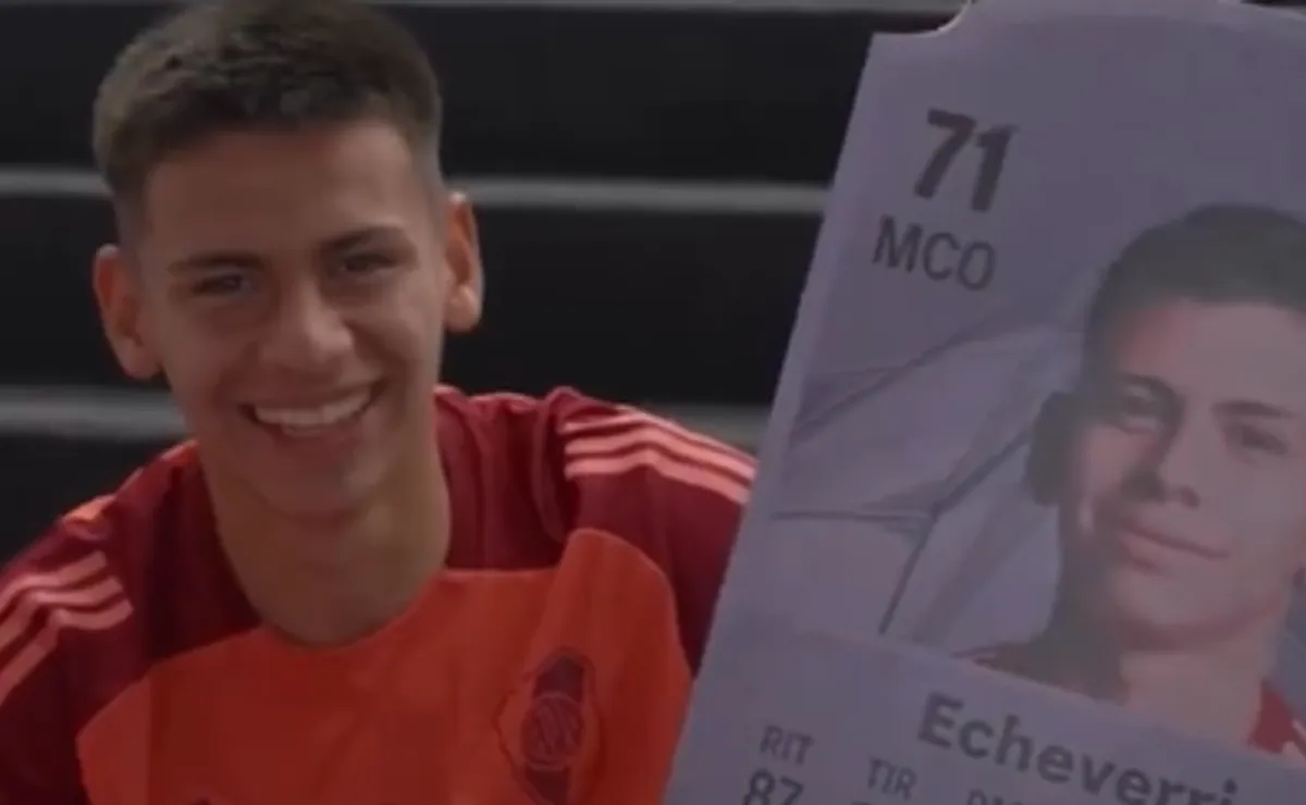 Echeverri junto a su carta.
