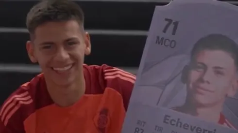 Echeverri junto a su carta.
